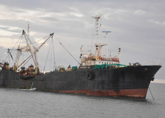 Front cover for Illegally fished and illegally transhipped: Will the fish make it to market and will the violators pay?